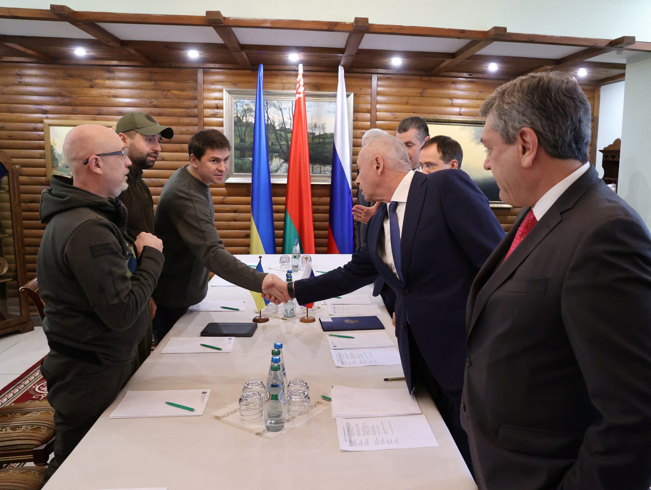 Russia Asserts No Major Obstacles to US-Ukraine Peace Talks as Military Escalates