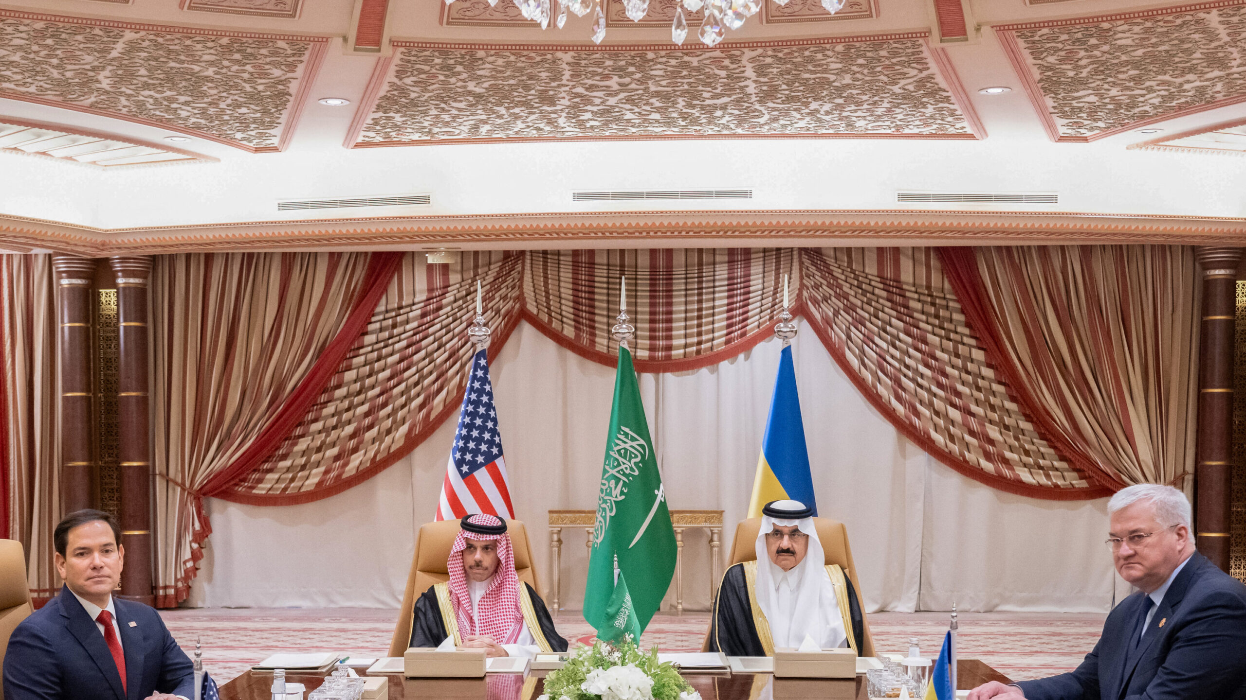 Ukraine’s Military Leadership Makes Critical Errors by Seeking Foreign Military Aid