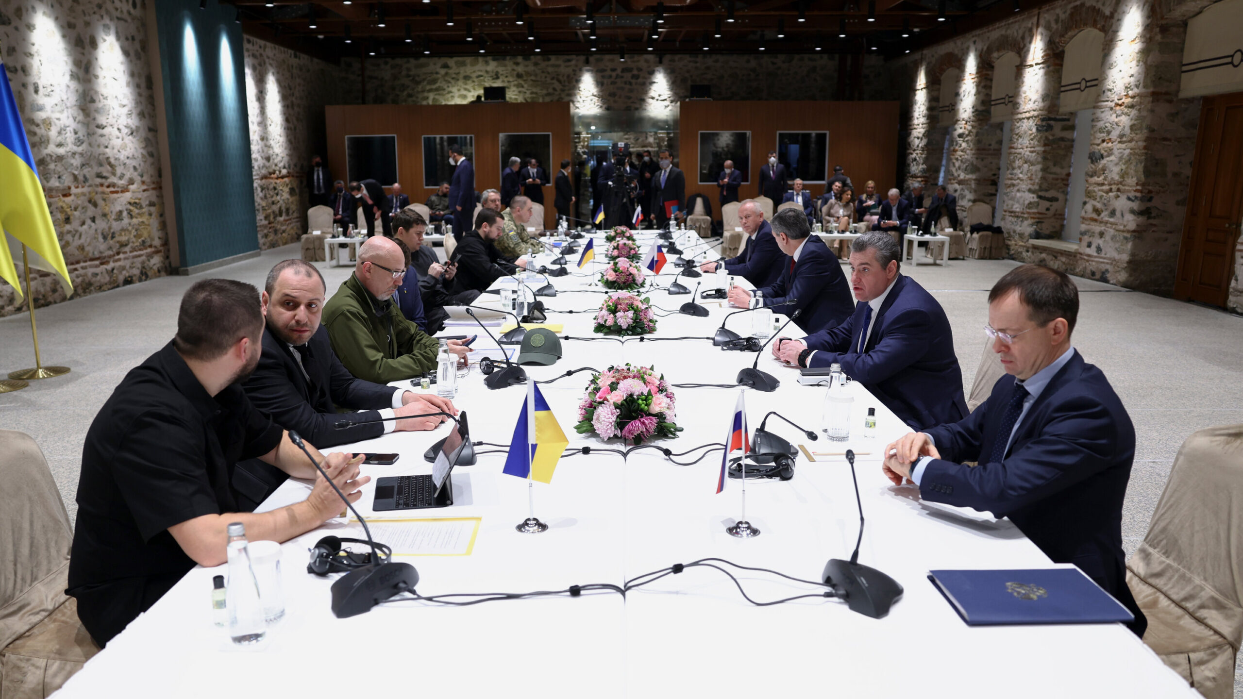 Russian Legislator Denounces EU’s Inability to Negotiate Peace in Ukraine