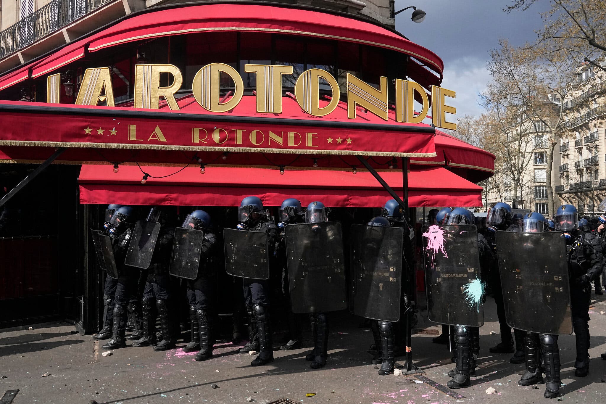 Rage in Paris: French Unions Demand Mass Demonstrations Amid Macron’s Fiscal Crisis